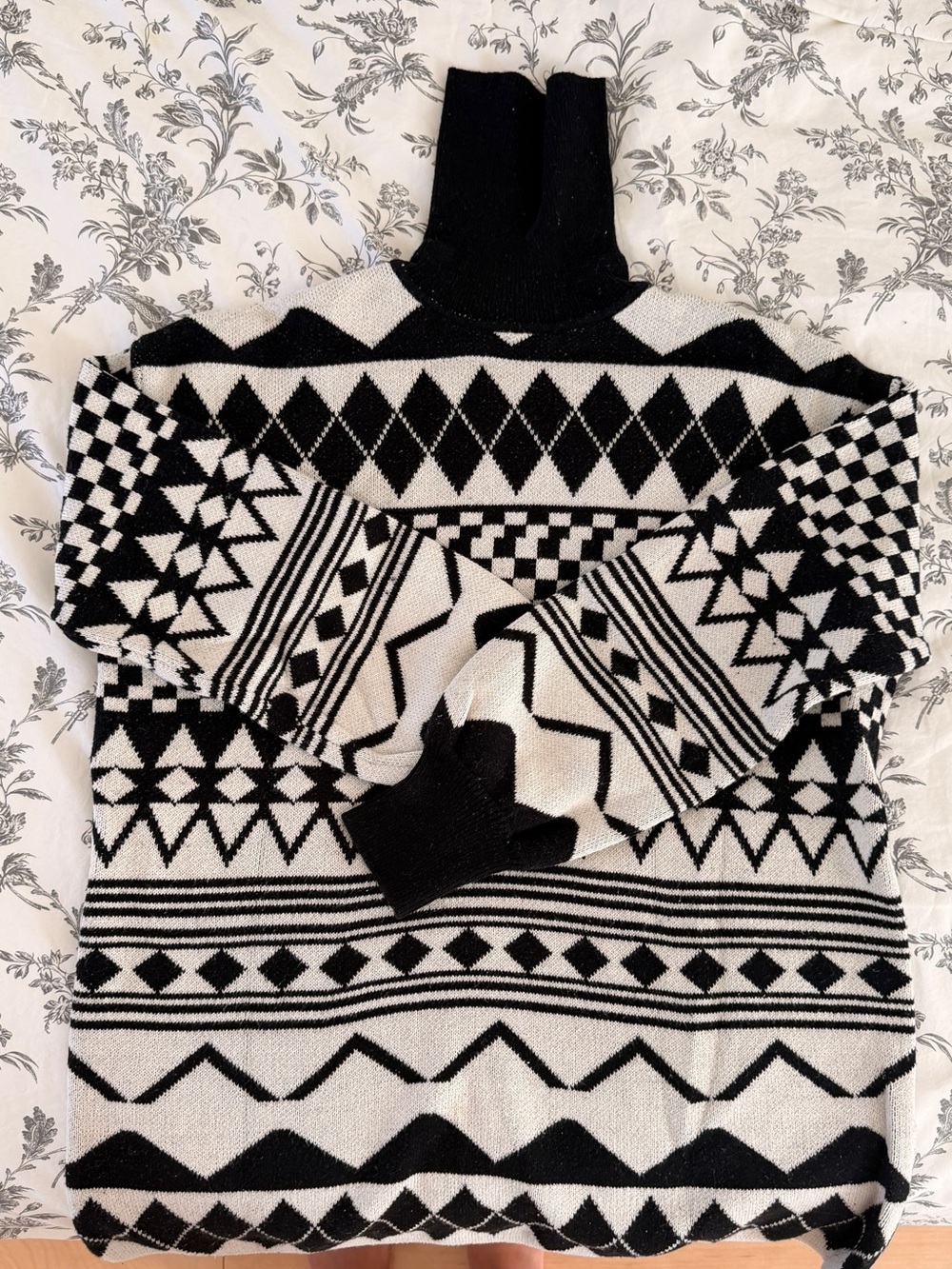 Oversized Black & White Geometric Turtleneck Sweater - Size Small